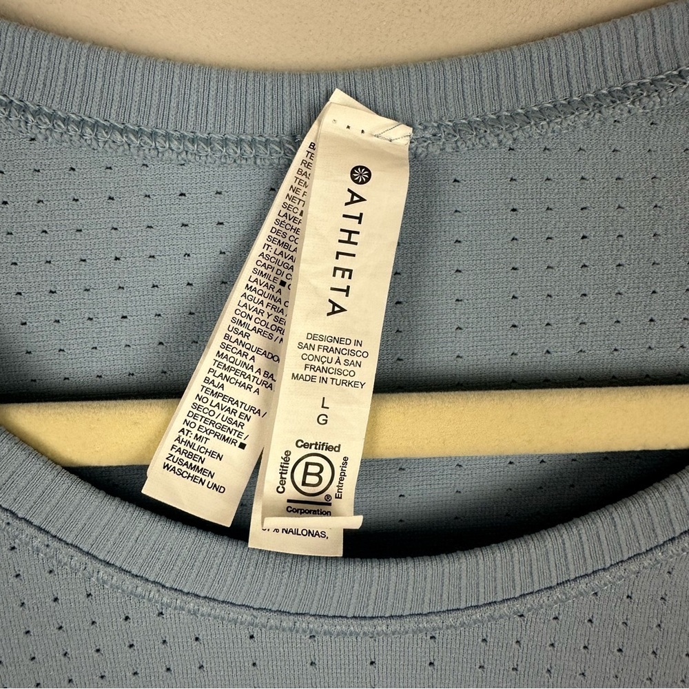 Athleta Long Sleeve Perforated Top Light Blue Size L - Picture 4 of 4